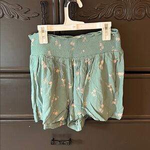 American Eagle - High-Waist Smocked Floral  Shorts - Green